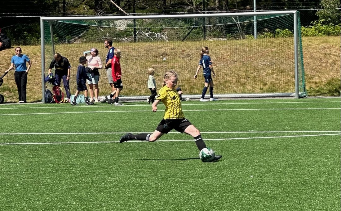Jevner kamper og stor utvikling på J12