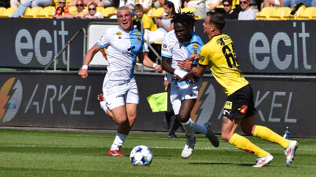Filip Oprea i EIK-drakt sammen med Daniel Job da vi spilte borte mot Lillestrøm i fjor.