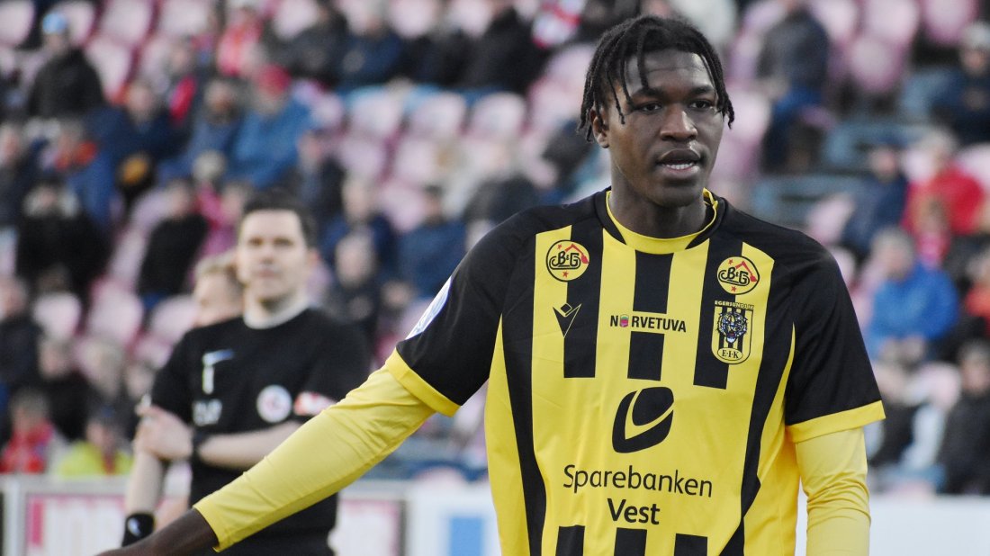 Den senegalesiske stopperen Madiodio Dia virket uferdig og "klumpete" da han var på lån hos oss fra FK Haugesund for to år siden. Nå har han byttet ut måkeskrik i Haugesund med "Pompey Chimes" på Fratton Park i Portsmouth.