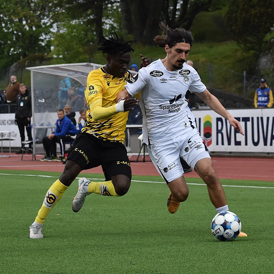 Daniel Job i duell med Sogndals Diogo Bras i forrige seriekamp