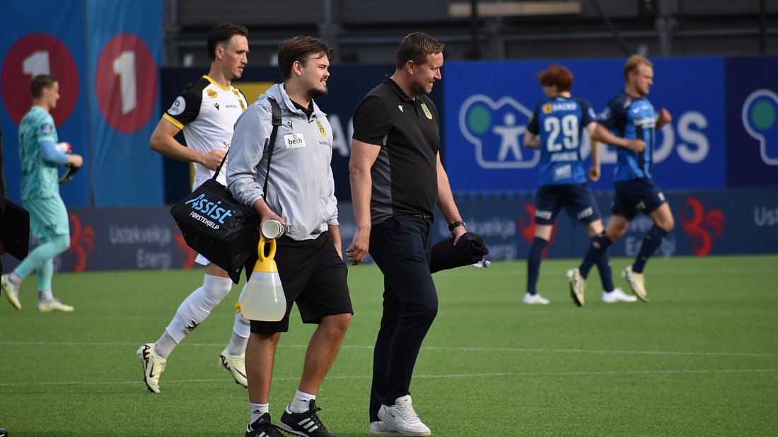 Kjell André Thu entrer Nadderud som EIK-trener for to år siden. Søndag skal han opp mot EIK som Stabæk-trener.