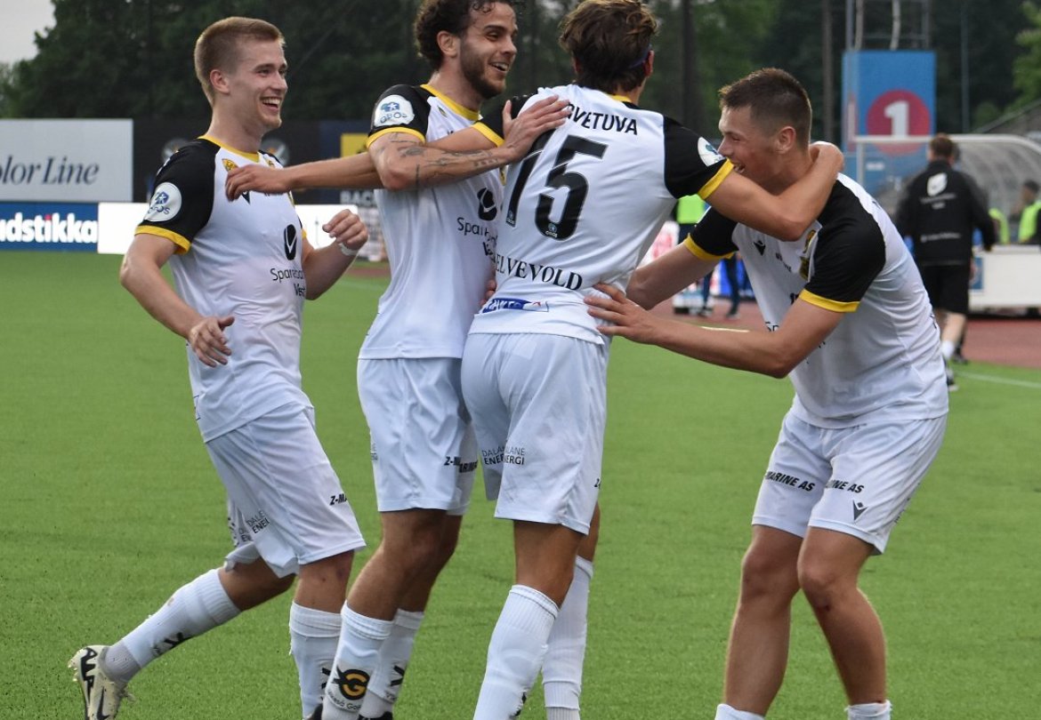 Ådne Midtskogen, Justin Salmon, Henrik Elvevold og Henrik Falchener etter tidenes snuoperasjon mot Stabæk (0-4 ble til 5-4) i mai.
Foto: Kjell Åvendal.