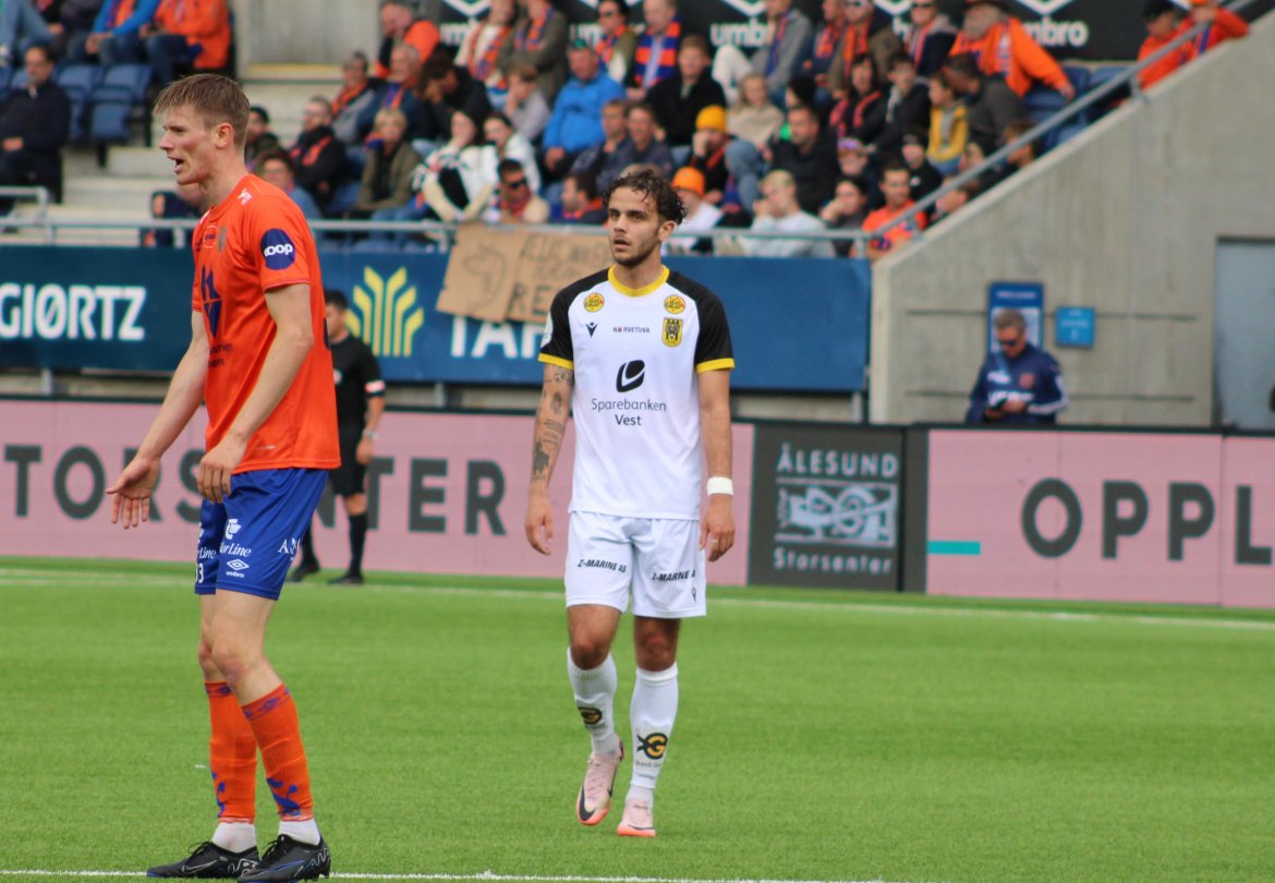 Borte mot Aalesund i fjor. En av Justins beste kamper i EIK-drakt.
Foto: Ørjan Nodland.