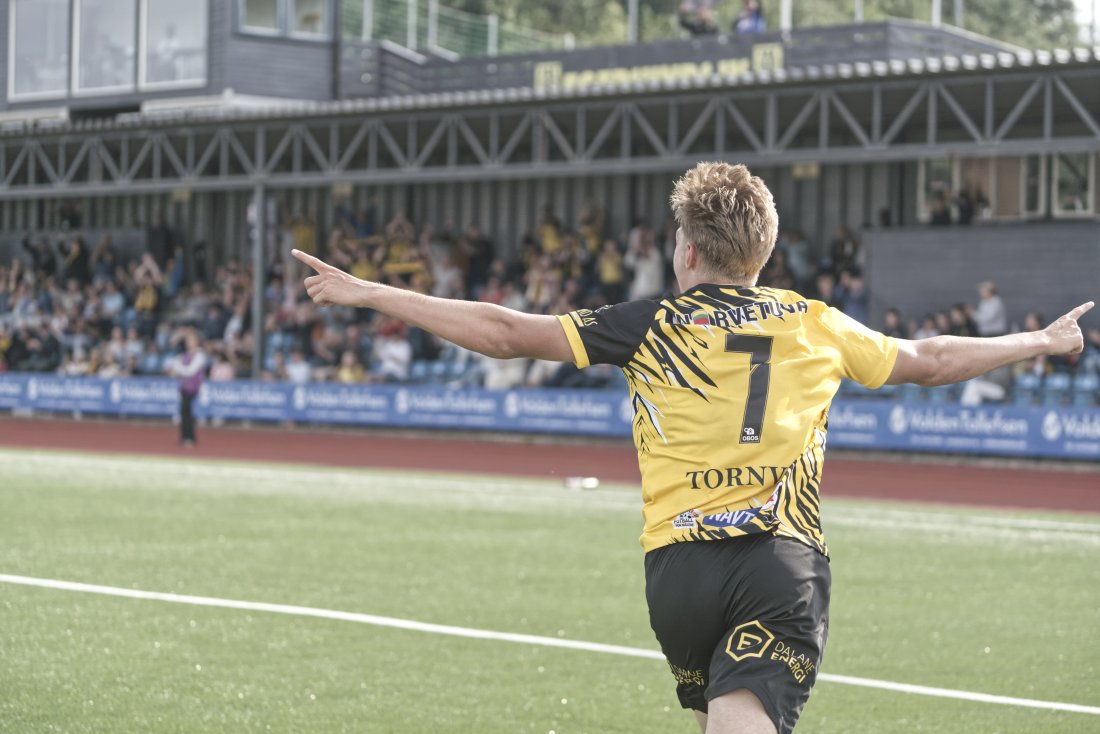 Nicolaj Tornvig jubler etter sin første EIK-scoring