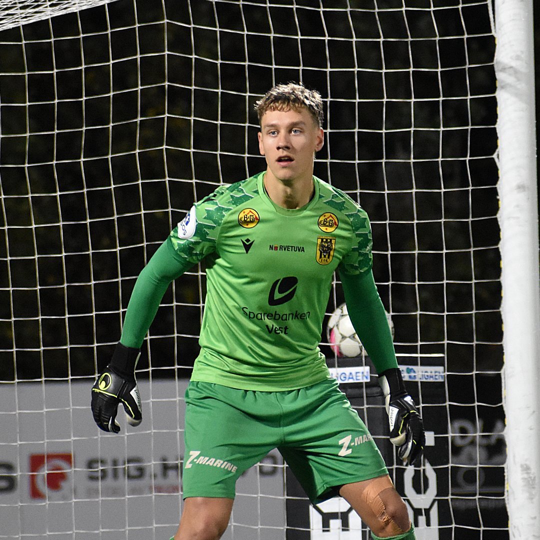 Sander Lønning tilbake på banen etter sitt lange skadeavbrekk. Han voktet målet for vårt rekruttlag, som i går gikk til topps på tabellen i femte divisjon ved å slå Bogafjell med 2-1.