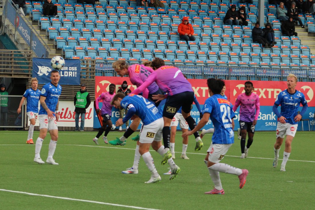 Sammi Davies header inn sitt første mål for EIK da han scoret vårt fjerde mot slutten av kampen mot Ranheim.