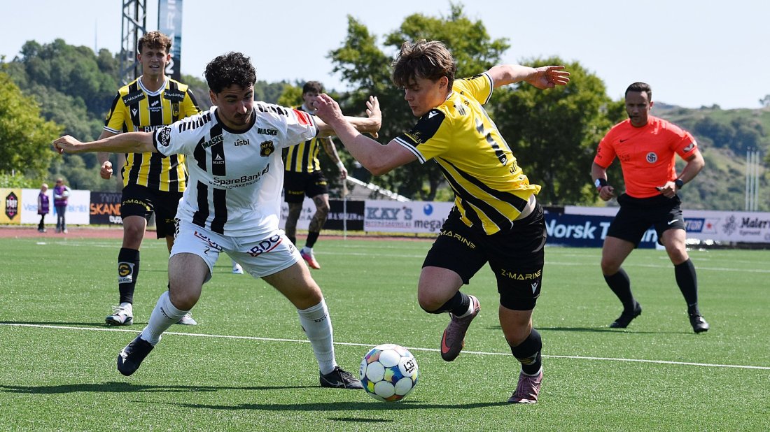 Både Phillip Hovland (bildet) og Kristian Kjeverud Eggen var involvert i mye framover fra sine vingbackposisjoner.