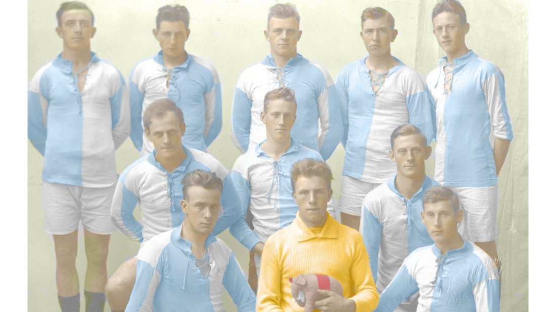 Bortedrakta er inspirert av hoveddrakta vi brukte mellom 1922-25.
