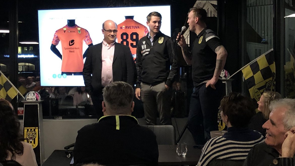 Kick-Off på Lekteren. Øyvind Kvassheim (tv.), Matteus Bårdsen og Jarl-André Aaserud i opptakten til 2024-sesongen.