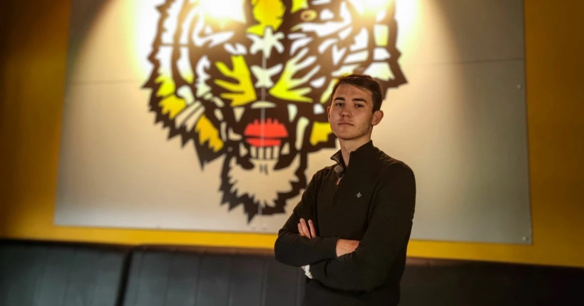 Fotball-Norges yngste leder. Matteus var bare 20 år da han tok jobben som daglig leder i EIK Fotball.