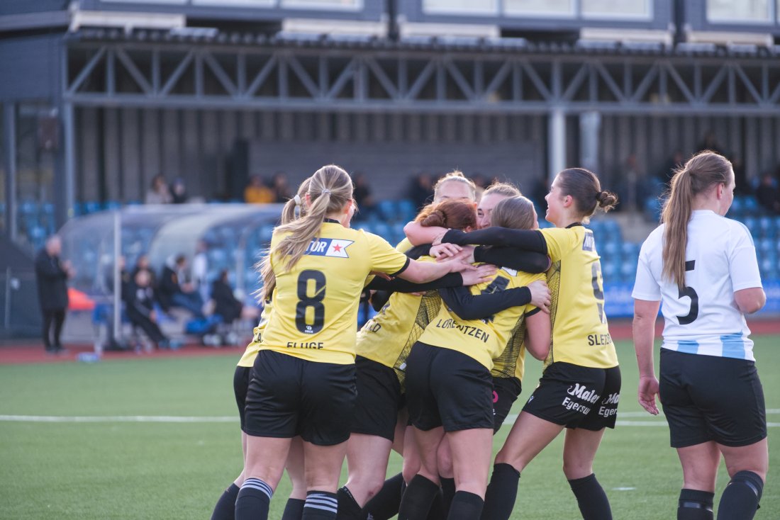 Stor jubel etter 1-0 scoringen