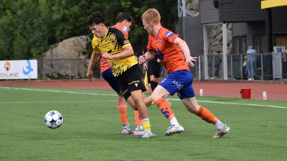 Martin Håheim-Elveseter fikk sin debut i EIK-drakta mot Aalesund