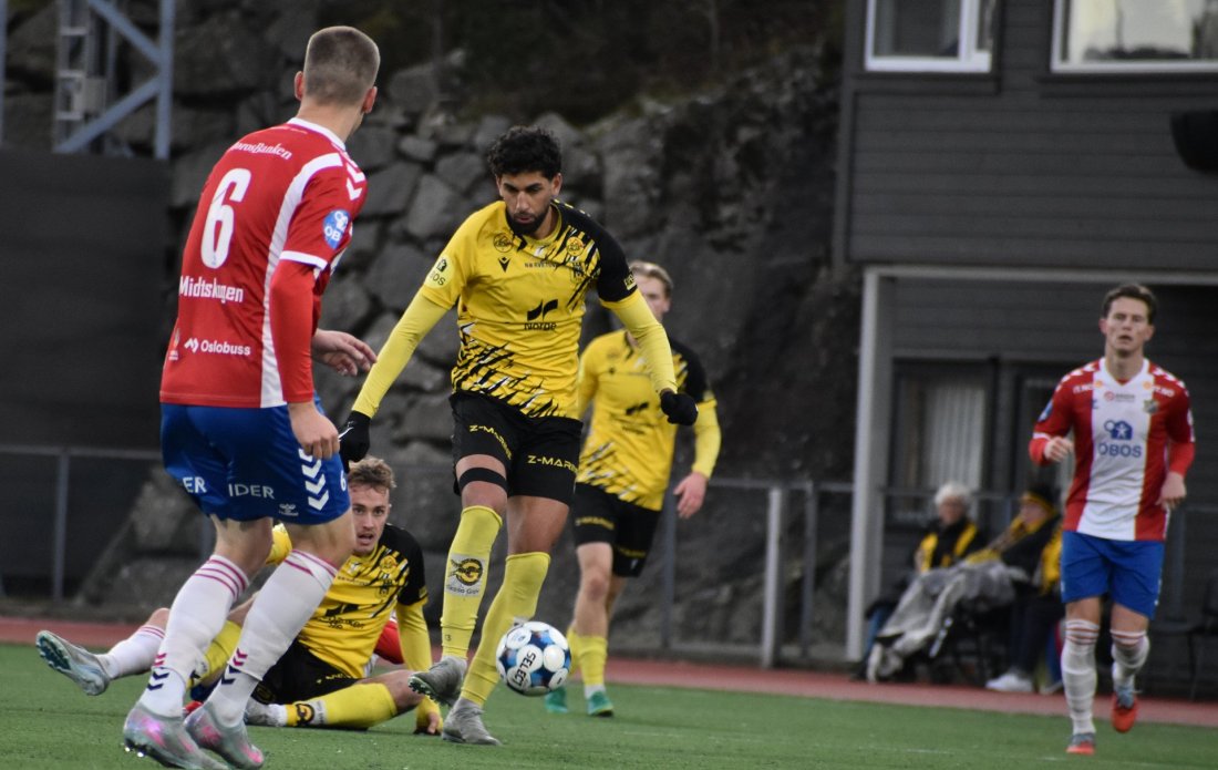 EIK og Paya Pichkah med godt trykk mot Lyns mål i store deler av første omgang.